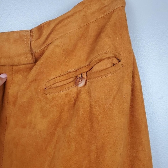 VINTAGE 90s Leather Pleated High Waisted Shorts - Picture 7 of 9